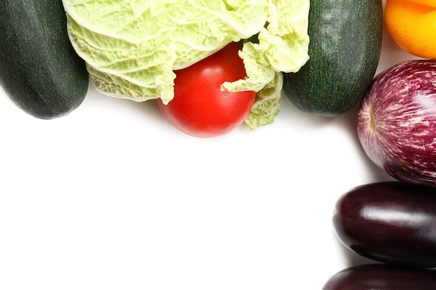 Свежие овощи на столе